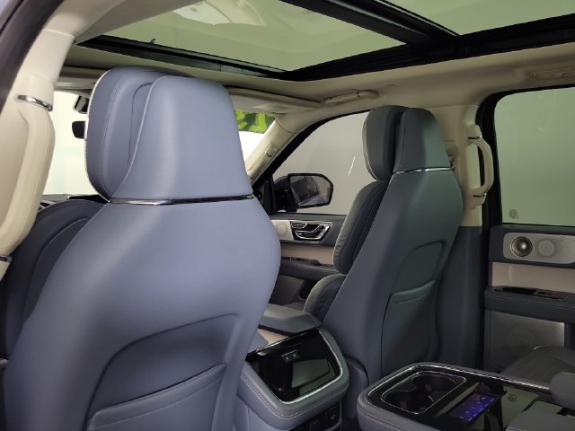 Used 2023 Lincoln Navigator L Black Label AWD/4WD image 14