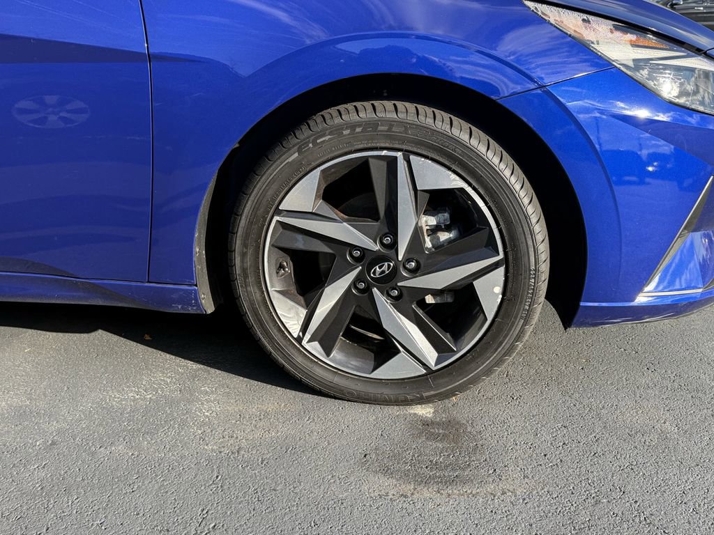 Used 2023 Hyundai Elantra SEL w/ Convenience Package image 9