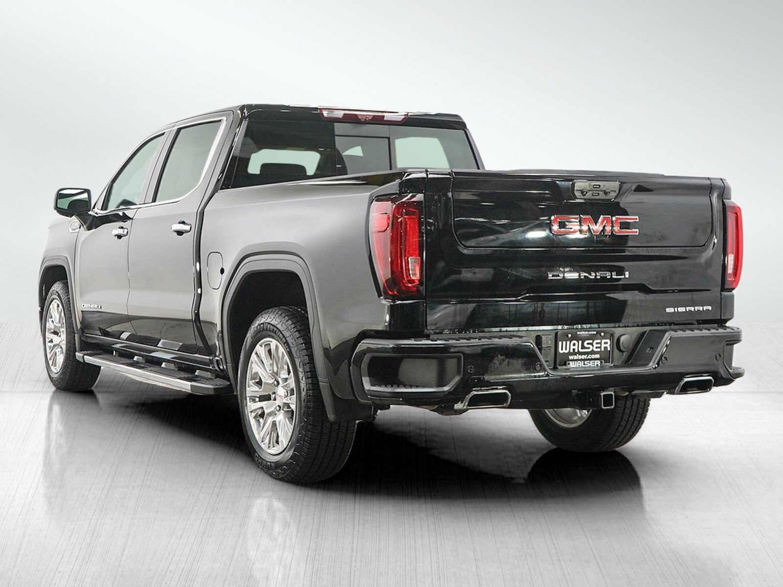 Used 2023 GMC Sierra 1500 Denali w/ Technology Package AWD/4WD image 3