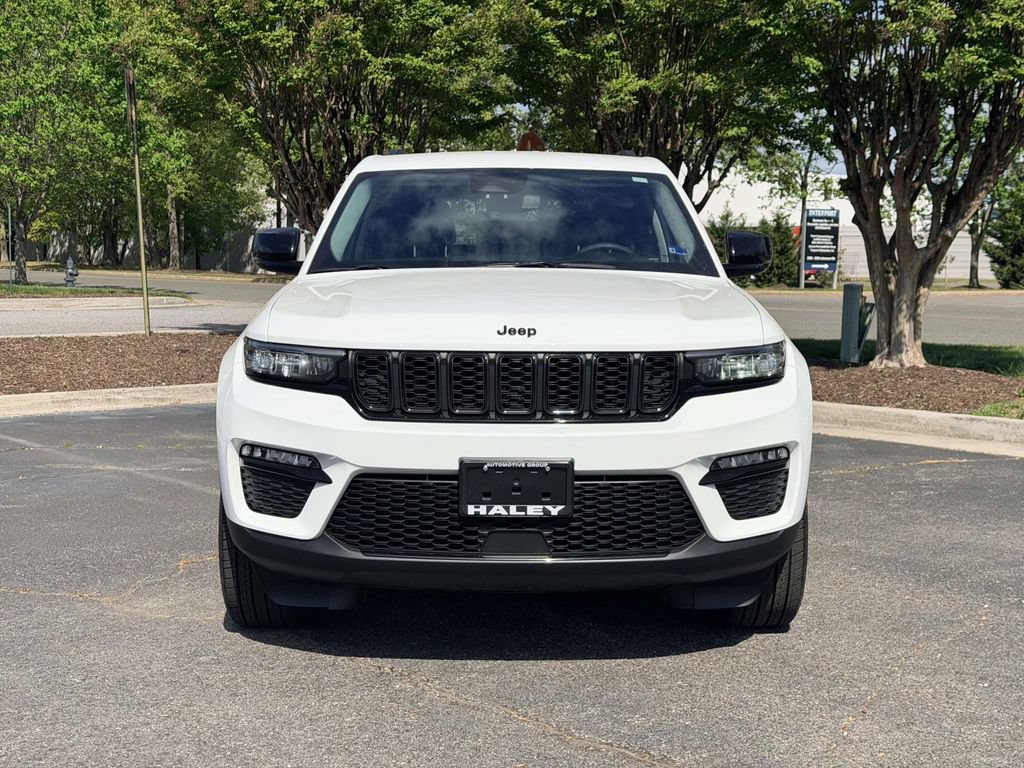 Used 2023 Jeep Grand Cherokee Limited w/ Black Appearance Package AWD/4WD image 24
