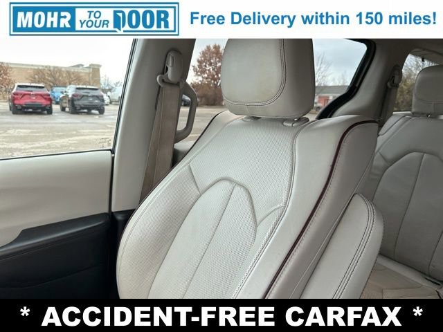 Used 2018 Chrysler Pacifica Limited image 26