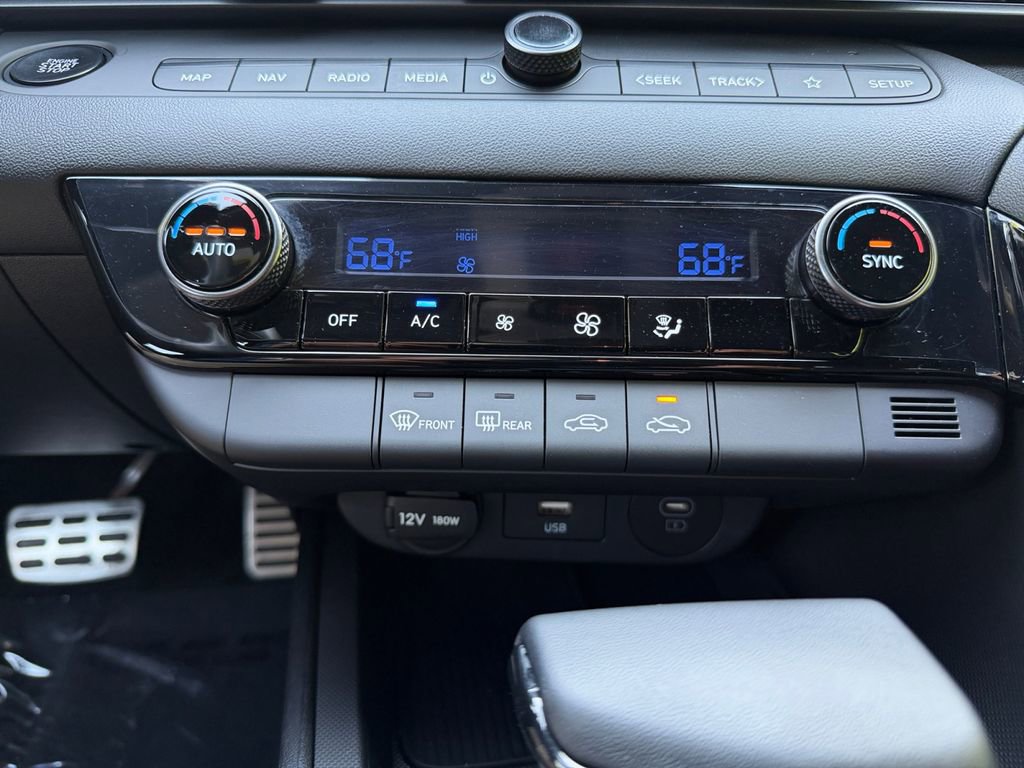 Used 2025 Hyundai Elantra SEL FWD image 20