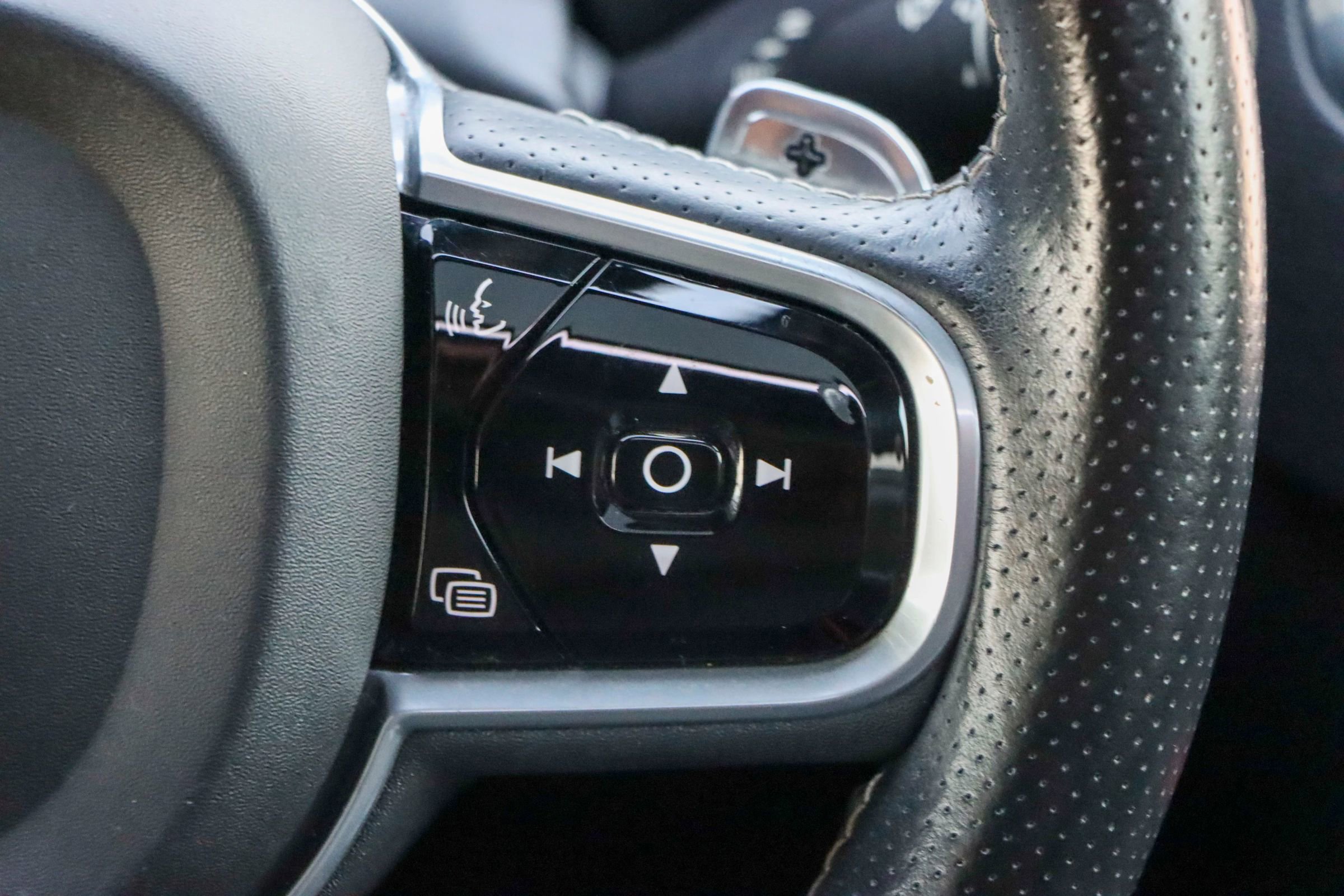 Used 2018 Volvo XC90 T6 R-Design w/ Convenience Package image 35