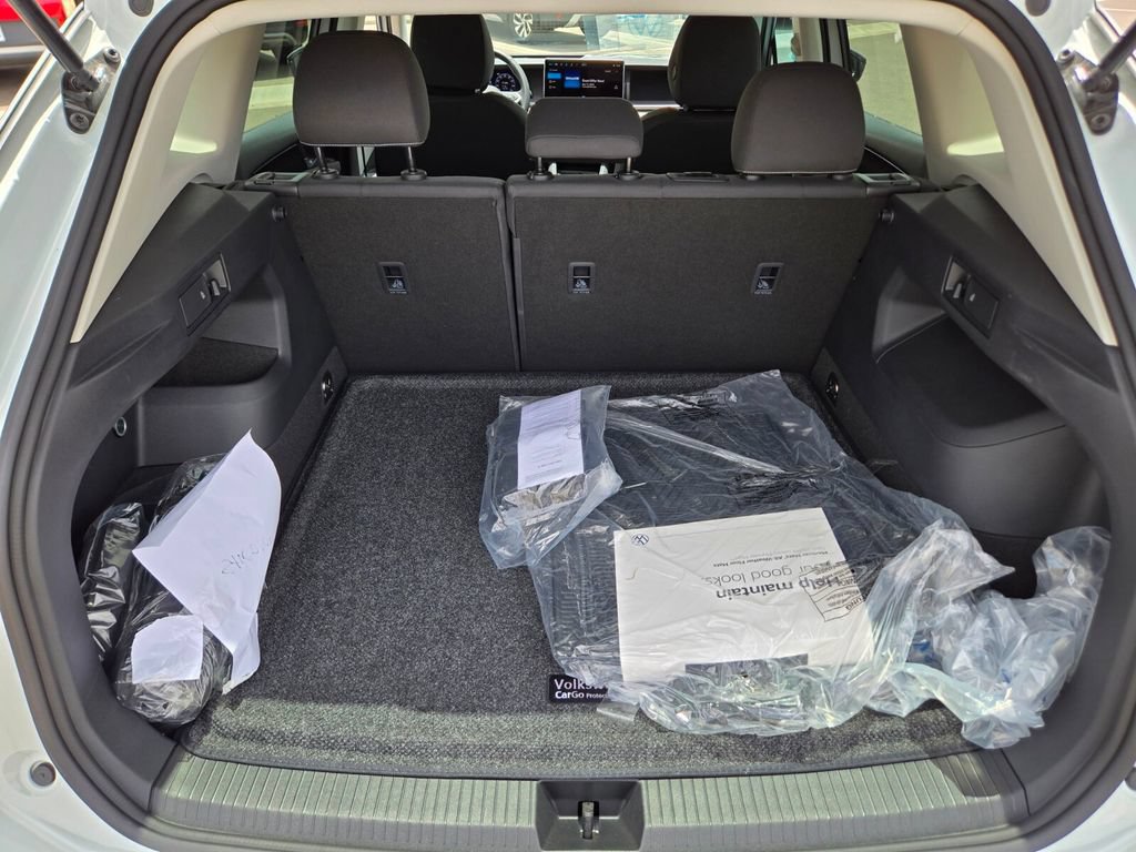 Certified 2025 Volkswagen Tiguan S FWD image 11