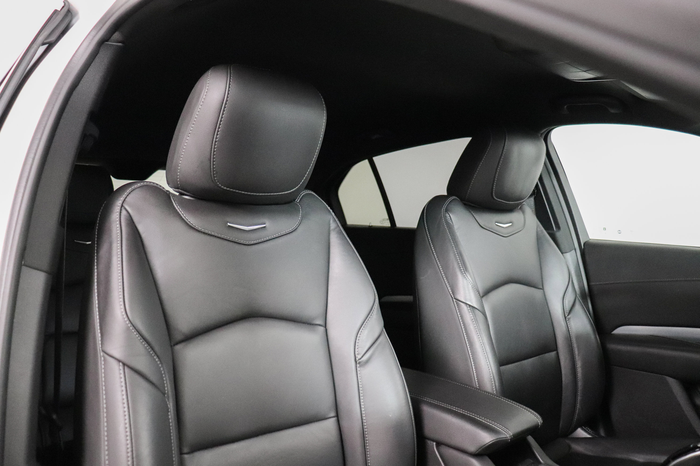 Used 2022 Cadillac XT4 Premium Luxury w/ Enhanced Visibility Package AWD/4WD image 16
