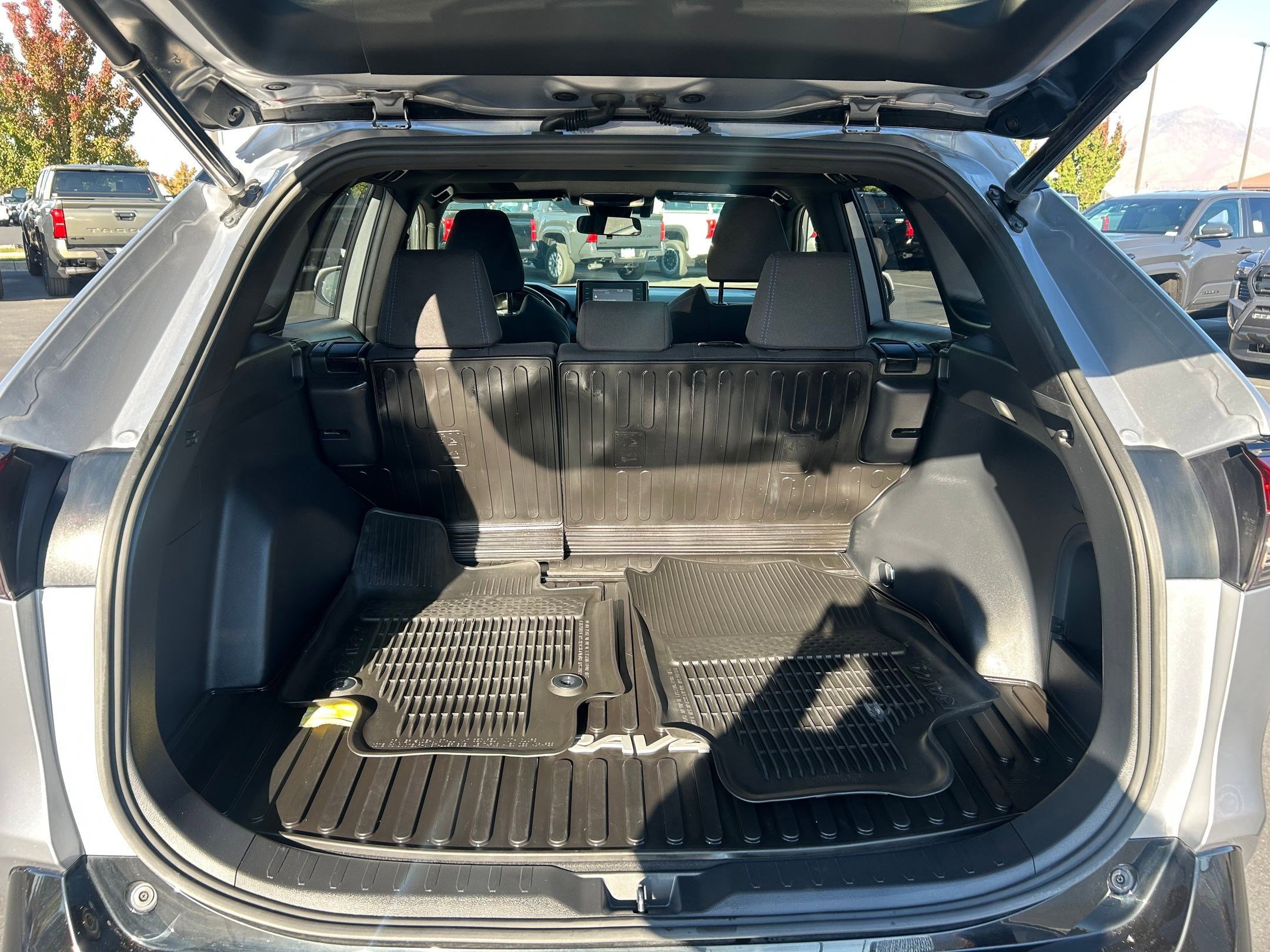 Certified 2022 Toyota RAV4 SE image 24