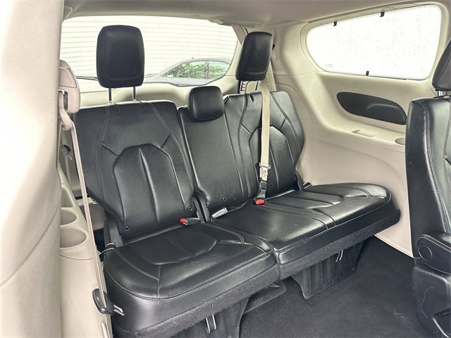 Used 2020 Chrysler Pacifica Touring-L image 20