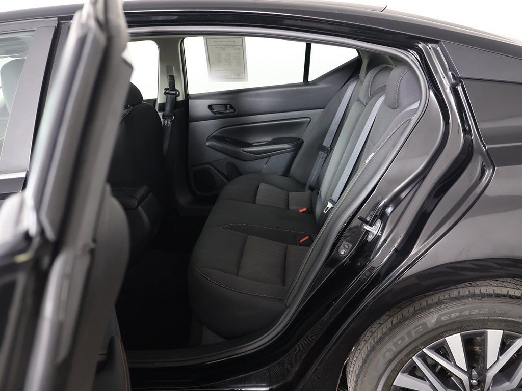 Used 2025 Nissan Altima 2.5 SV image 25