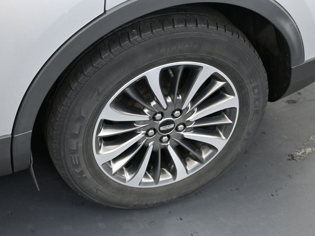 Used 2019 Lincoln Nautilus Select image 12