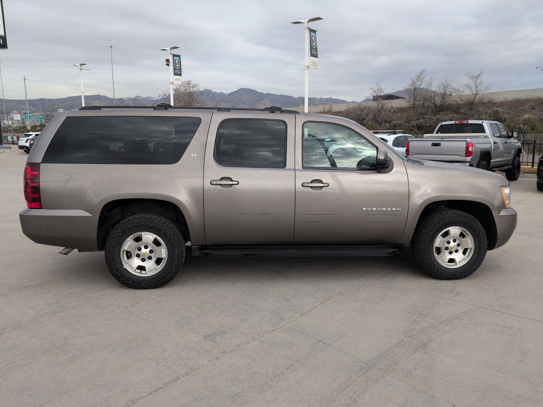 Used 2012 Chevrolet Suburban LT image 6