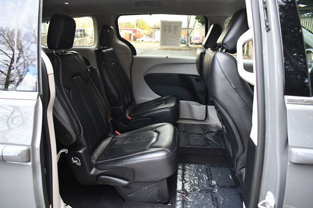 Used 2022 Chrysler Pacifica Touring-L image 26