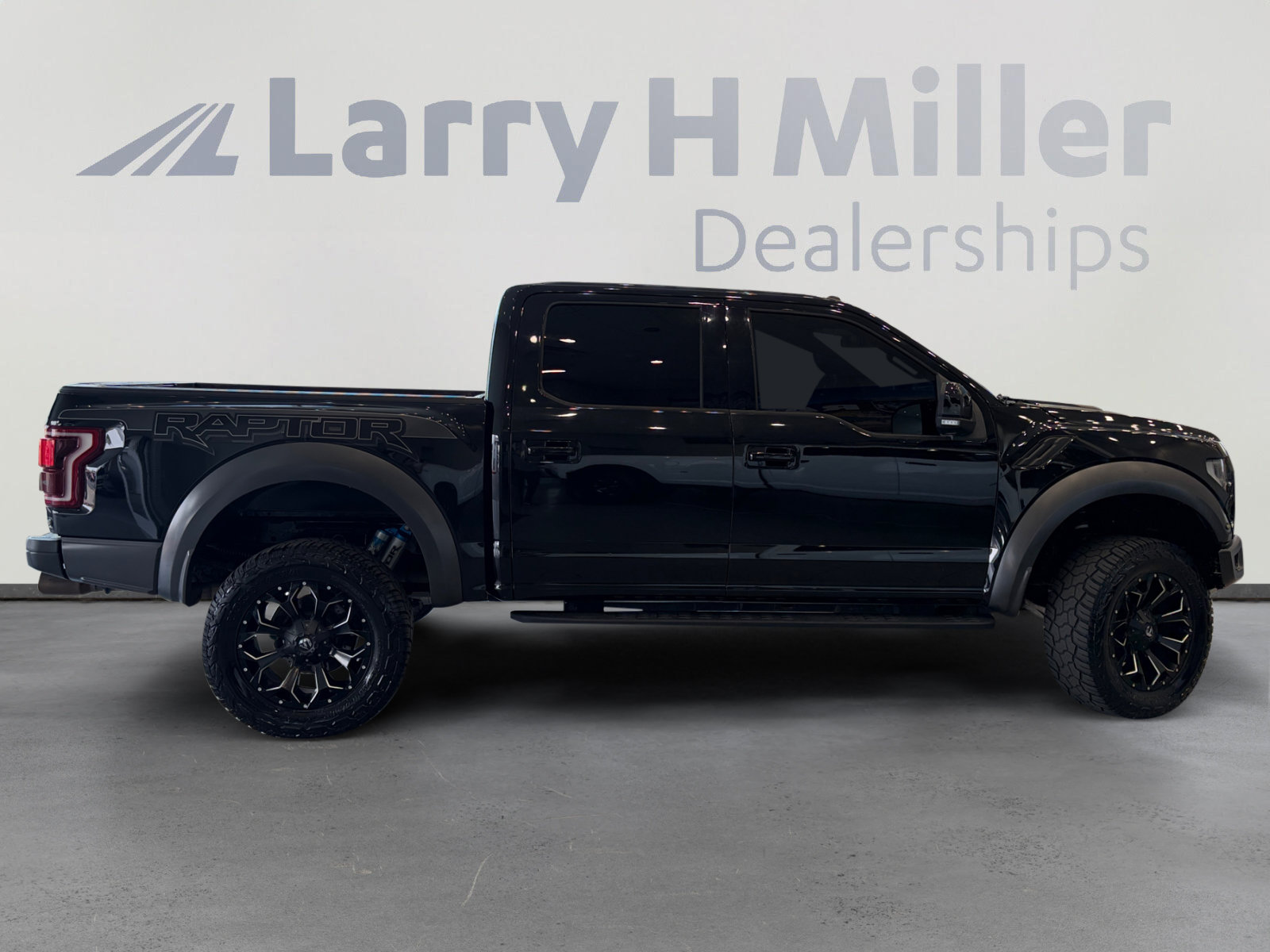 Used 2017 Ford F150 Raptor w/ Equipment Group 802A Luxury AWD/4WD image 6