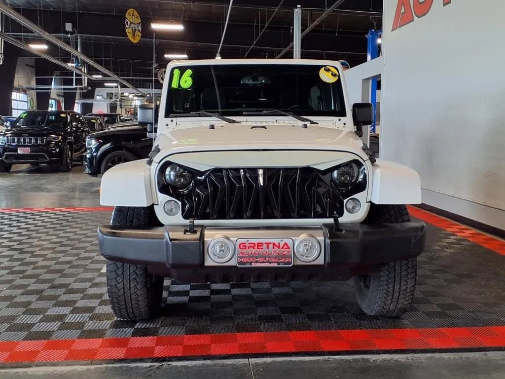 Used 2016 Jeep Wrangler Unlimited Sahara image 2