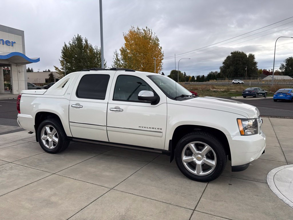 Used 2012 Chevrolet Avalanche LTZ AWD/4WD image 3