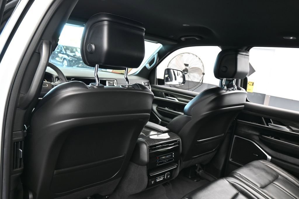 Used 2022 Jeep Wagoneer Series III RWD image 34