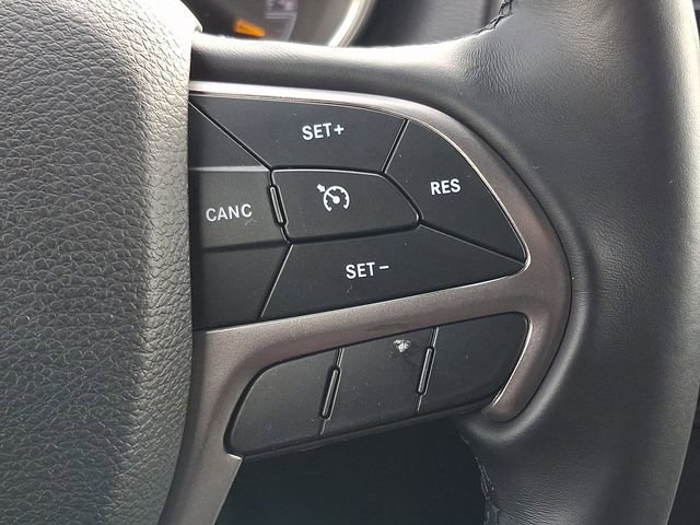 Used 2021 Jeep Grand Cherokee Laredo AWD/4WD image 21