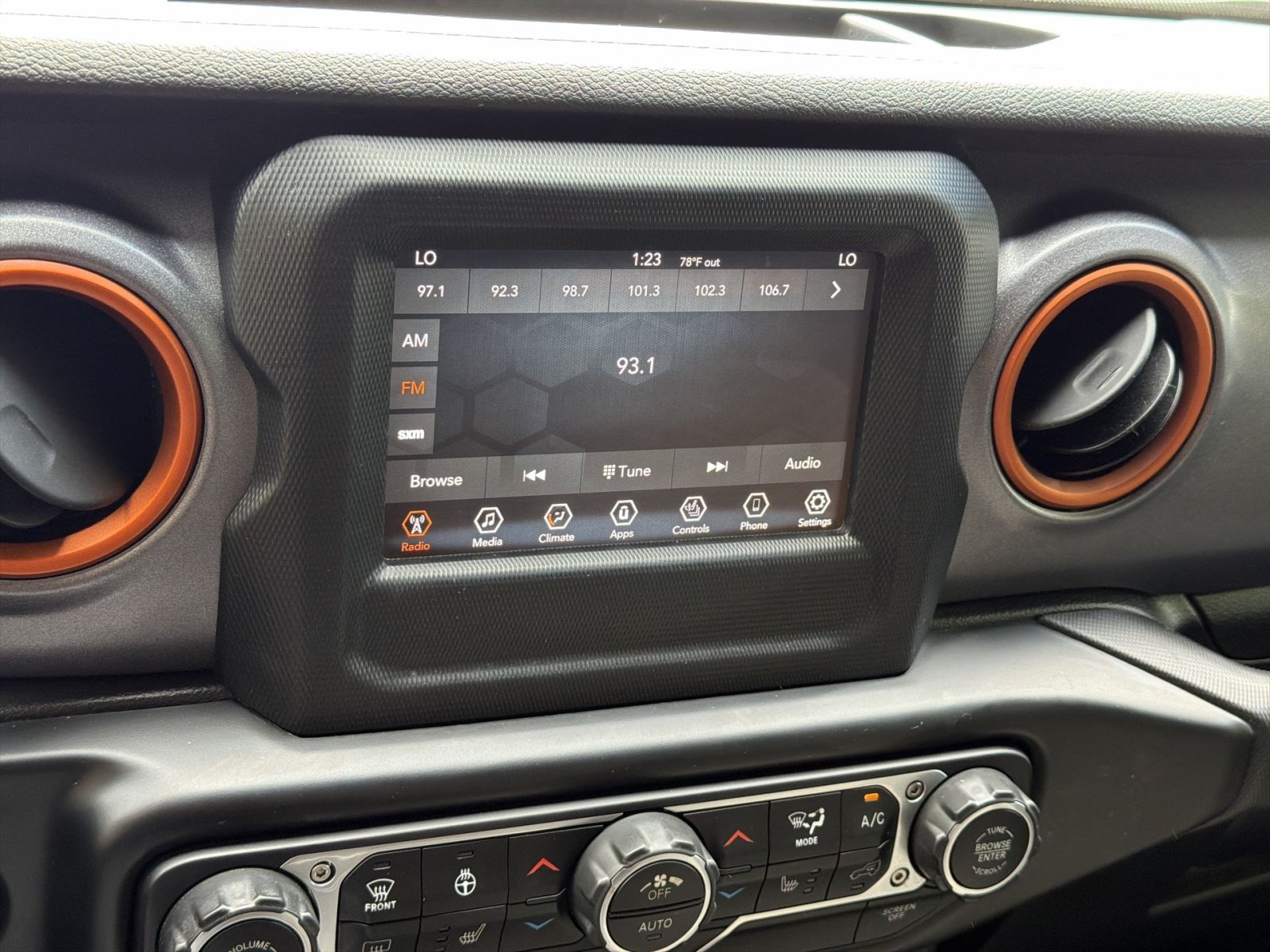 Used 2021 Jeep Gladiator Mojave w/ Cold Weather Group AWD/4WD image 18