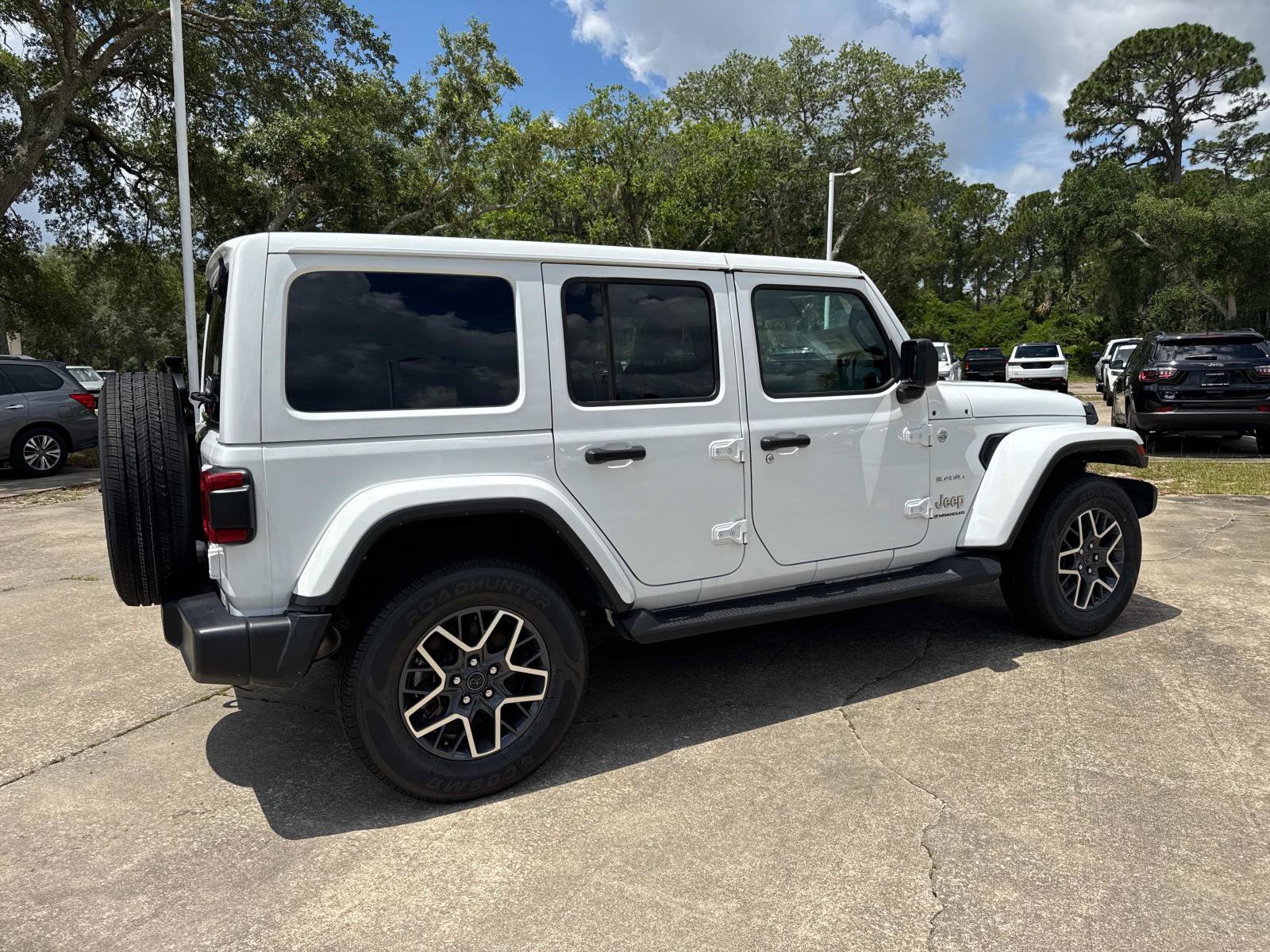 Certified 2024 Jeep Wrangler Unlimited Sahara AWD/4WD image 3