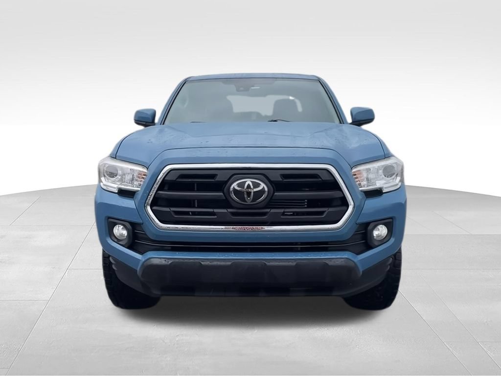 Used 2019 Toyota Tacoma SR5 AWD/4WD image 3