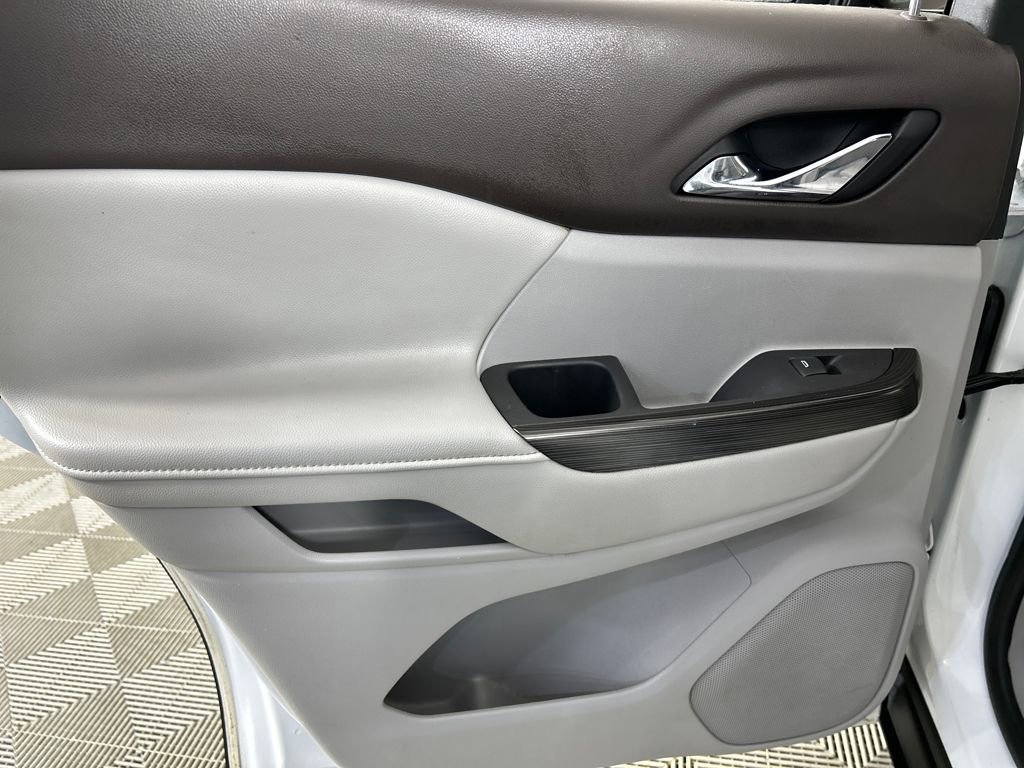 Used 2018 GMC Acadia SLT image 15