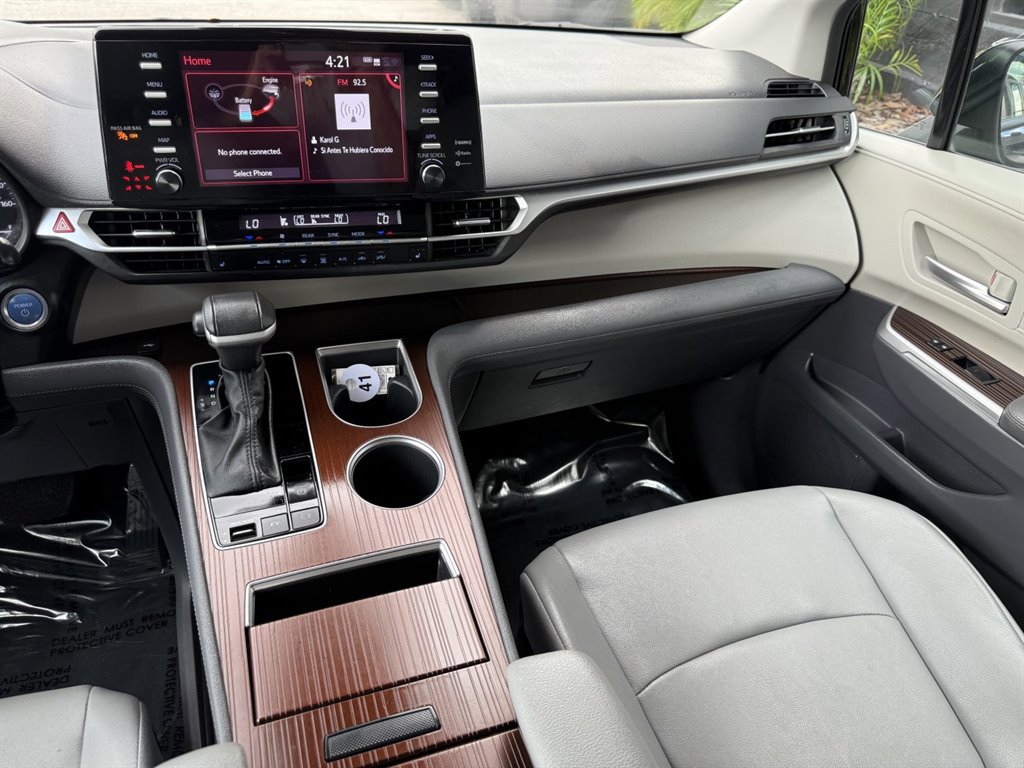 Used 2023 Toyota Sienna XLE image 28