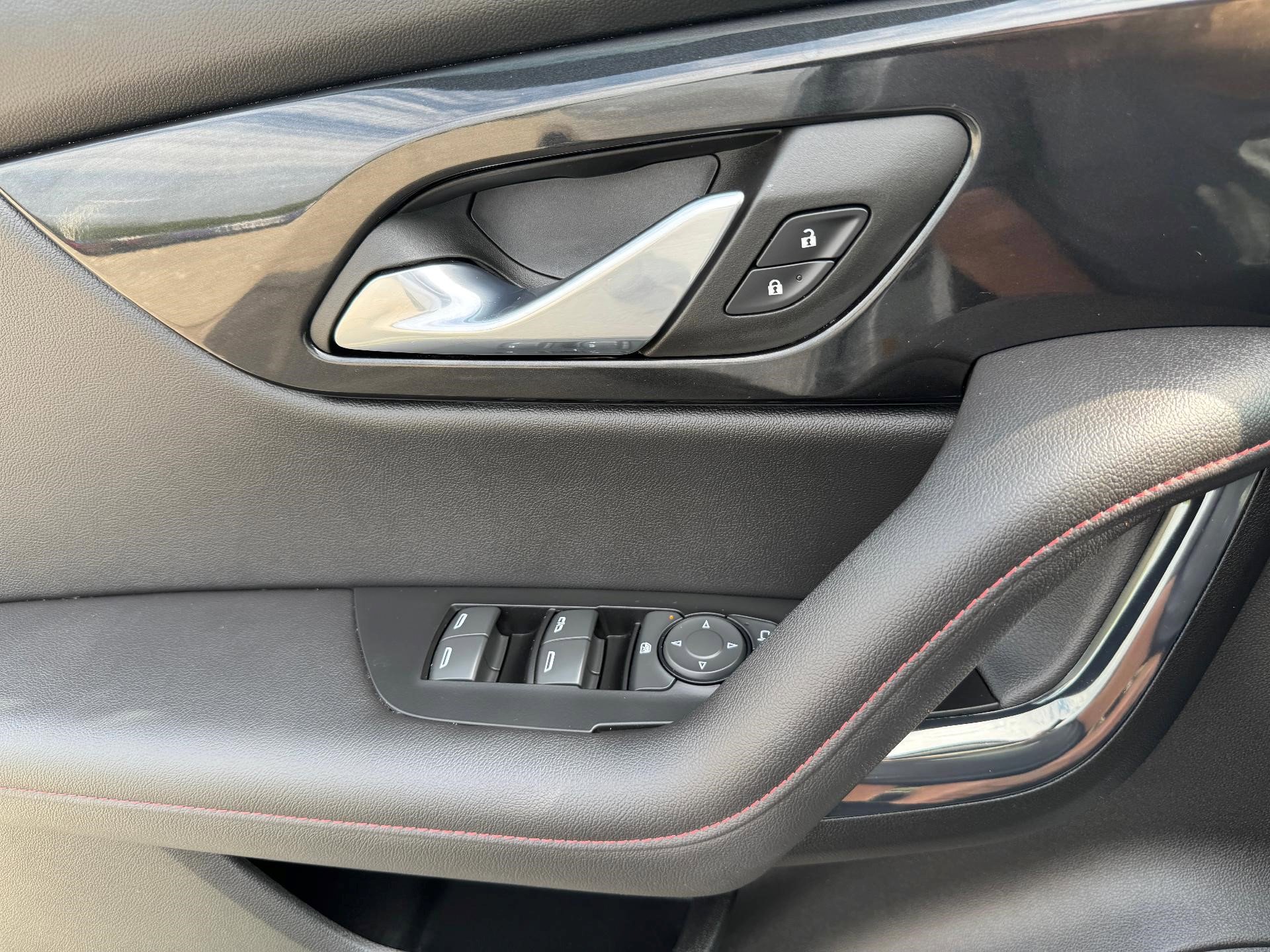 Certified 2023 Chevrolet Blazer RS w/ Driver Confidence II Package image 28