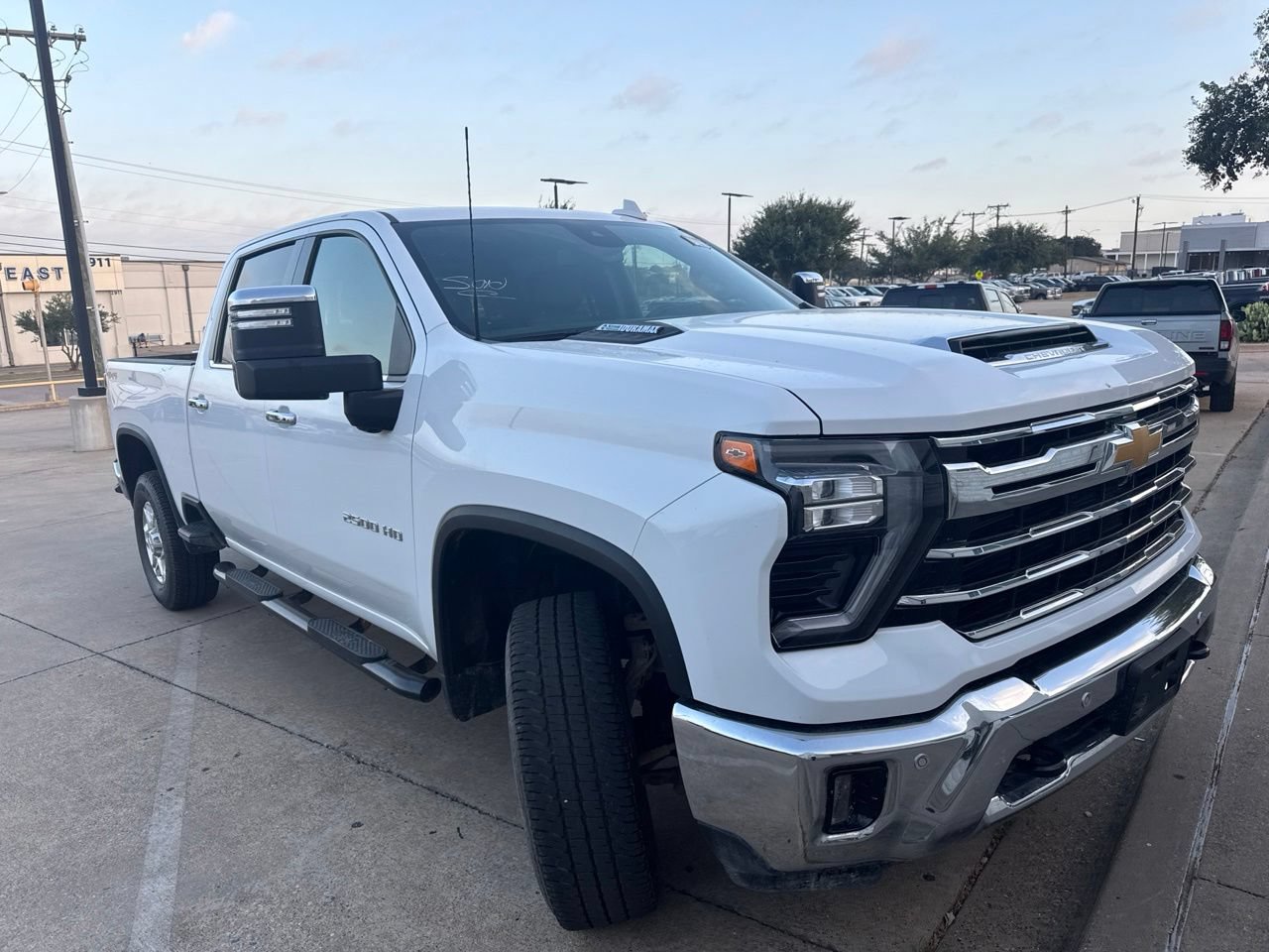 Used 2025 Chevrolet Silverado 2500 LTZ w/ LTZ Convenience Package AWD/4WD image 3