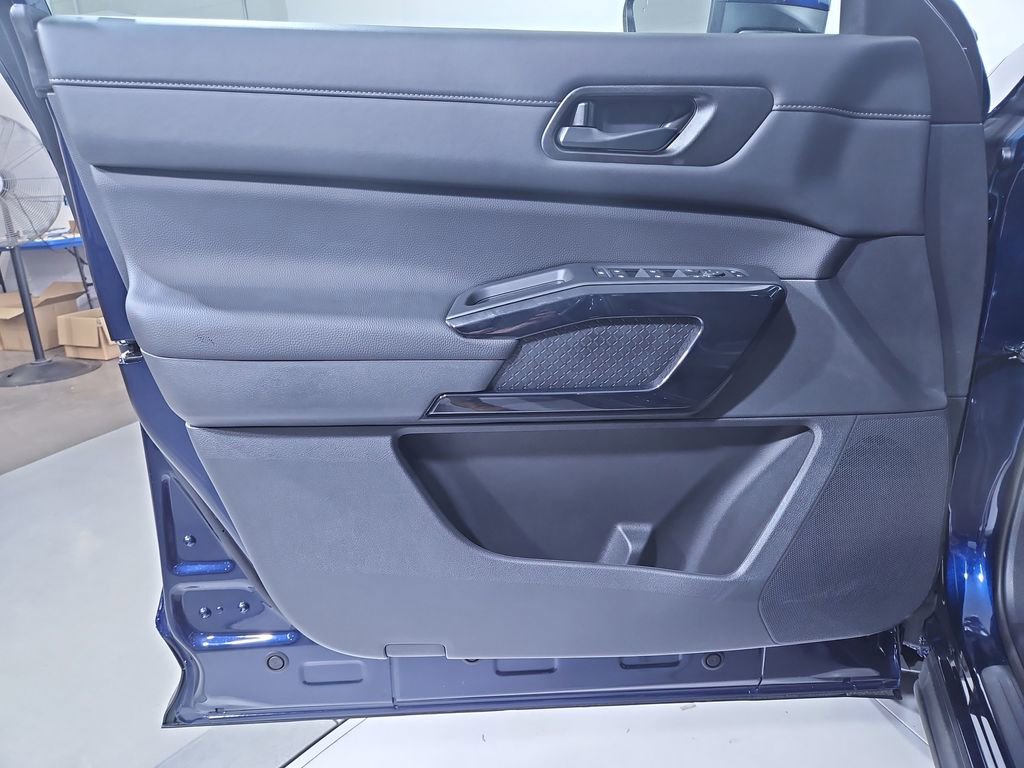 New 2025 Nissan Pathfinder SV image 10
