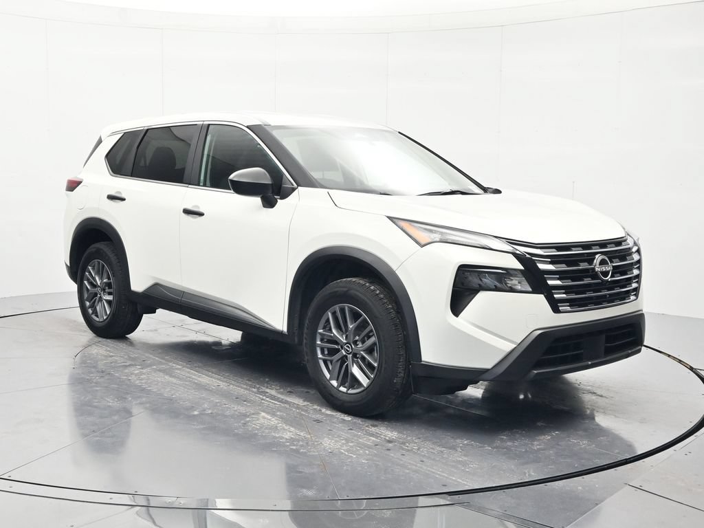 Used 2024 Nissan Rogue S FWD image 3