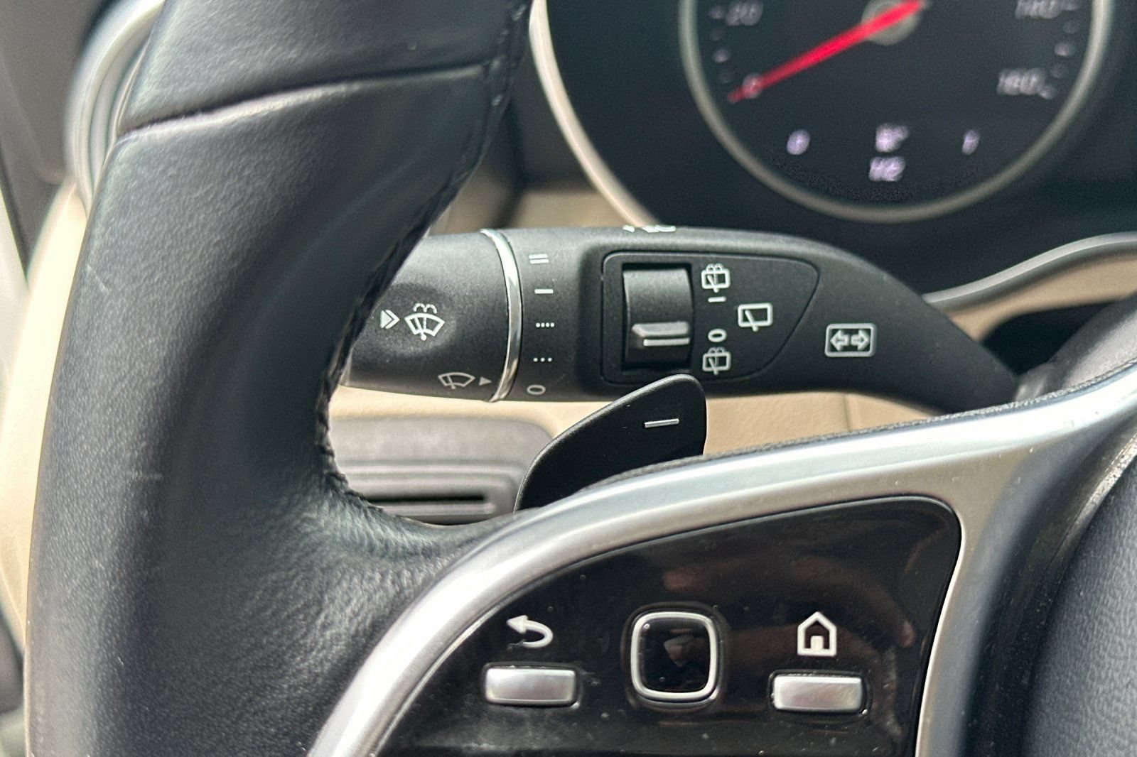 Used 2021 Mercedes-Benz GLC 300 4MATIC image 33