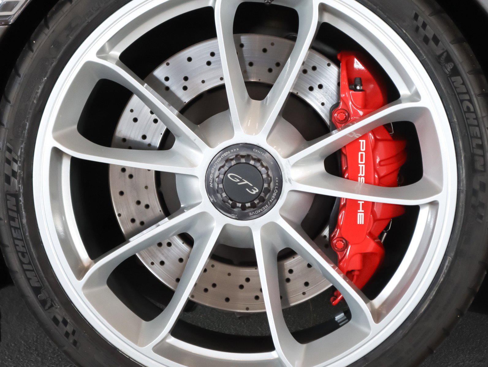 Used 2018 Porsche 911 GT3 RWD image 28