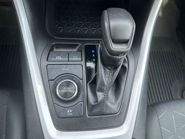Used 2022 Toyota RAV4 XLE AWD/4WD image 17