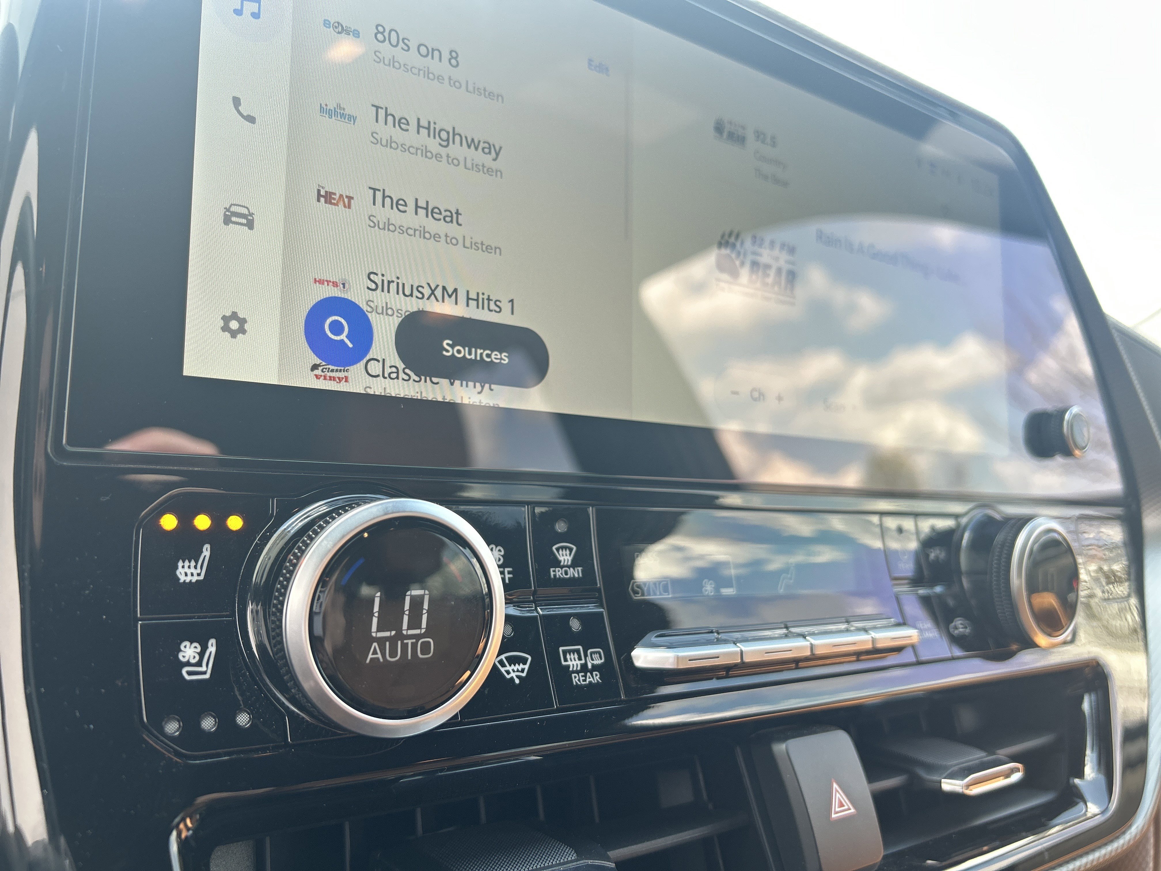 Used 2025 Toyota Highlander Platinum image 24