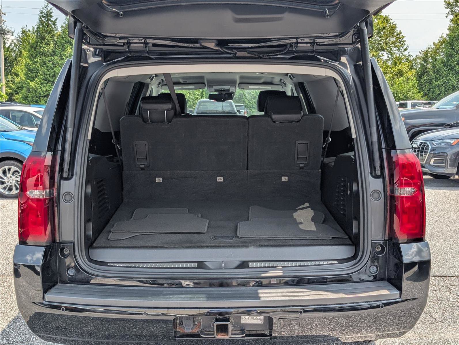 Used 2018 Chevrolet Suburban LT AWD/4WD image 14
