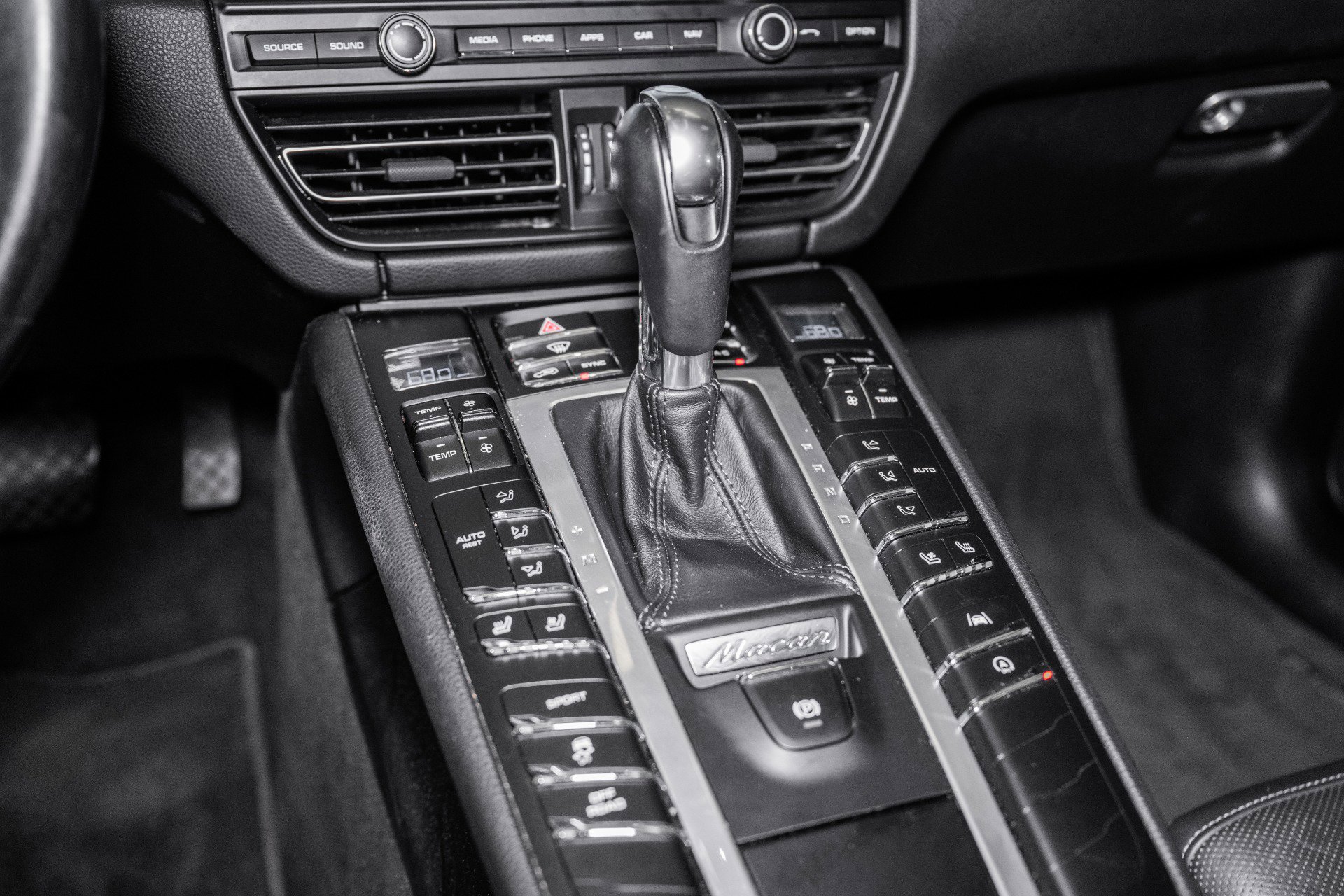 Used 2021 Porsche Macan S image 40