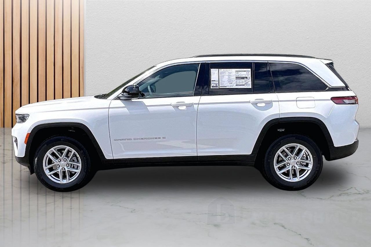 New 2026 Jeep Grand Cherokee Laredo X RWD image 5