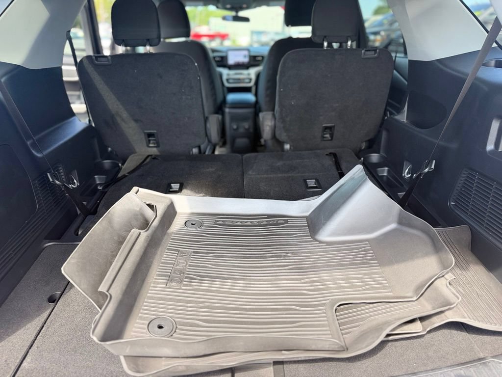Used 2023 Ford Explorer XLT AWD/4WD image 7