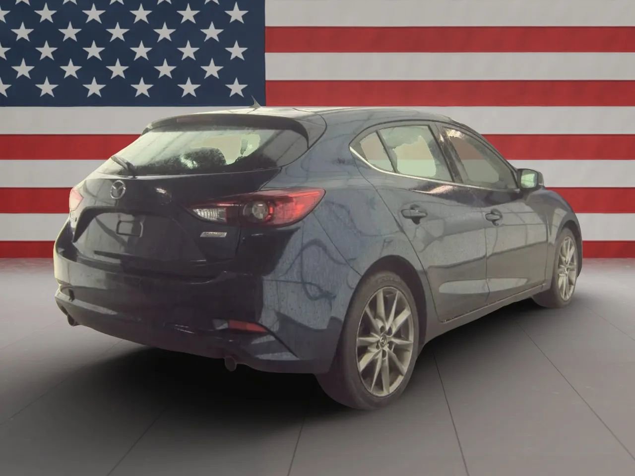 Used 2018 MAZDA MAZDA3 Touring FWD image 2
