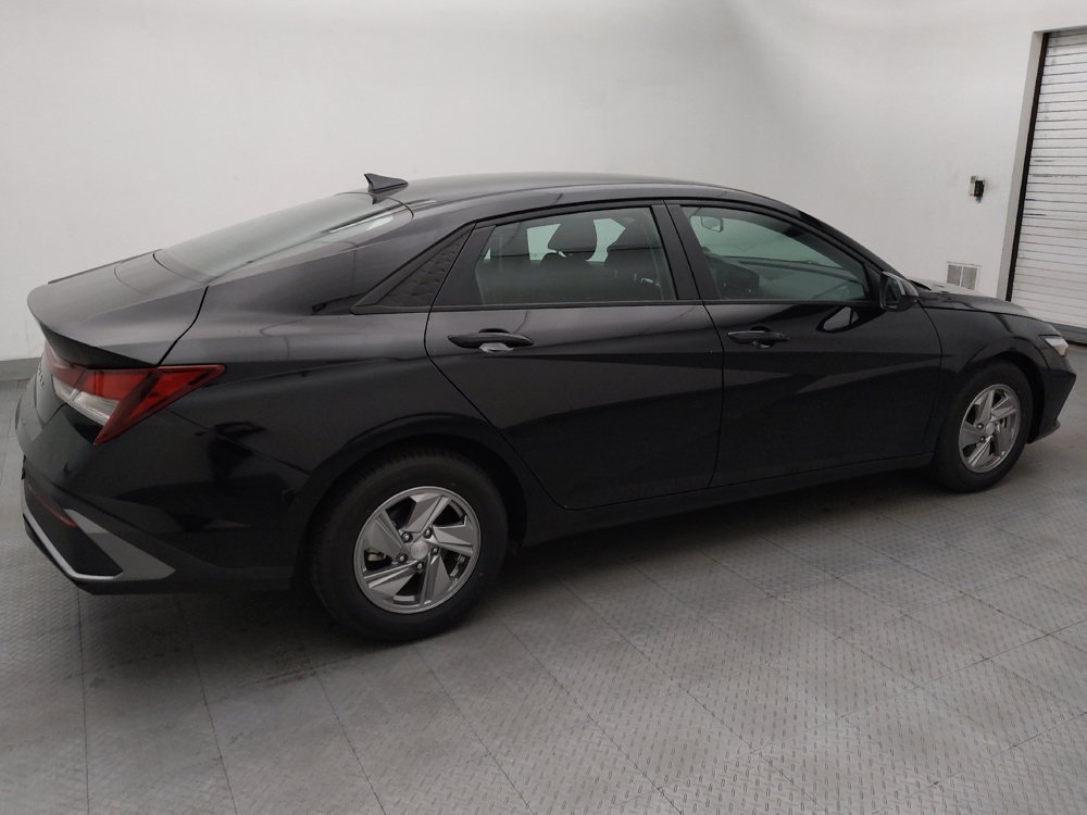 Used 2025 Hyundai Elantra SE FWD image 10