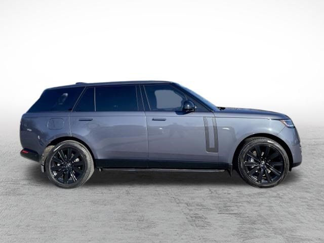 Used 2025 Land Rover Range Rover Long Wheelbase SE image 4