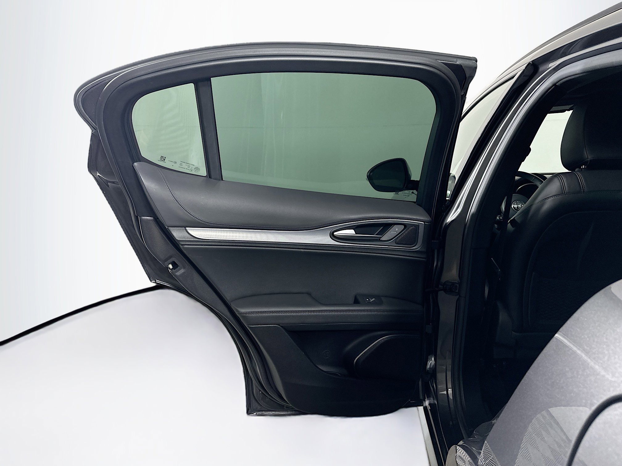 Used 2023 Alfa Romeo Stelvio Veloce AWD/4WD image 27