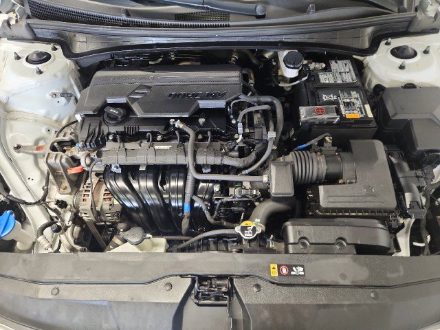 Used 2022 Hyundai Elantra SE image 6