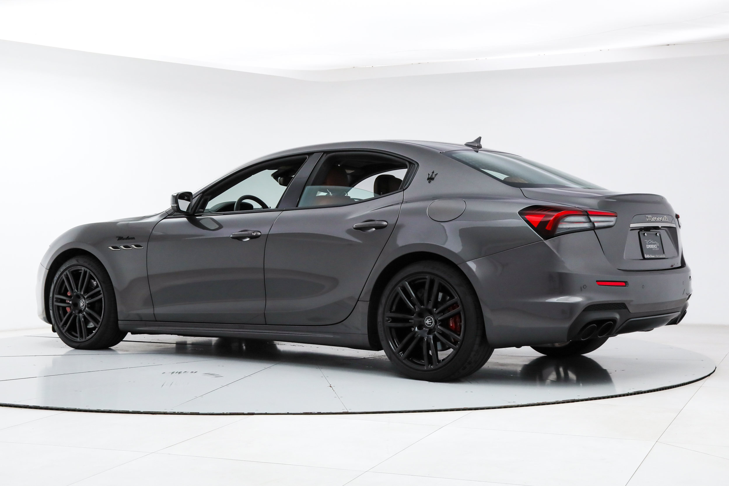 Certified 2023 Maserati Ghibli Modena RWD image 3