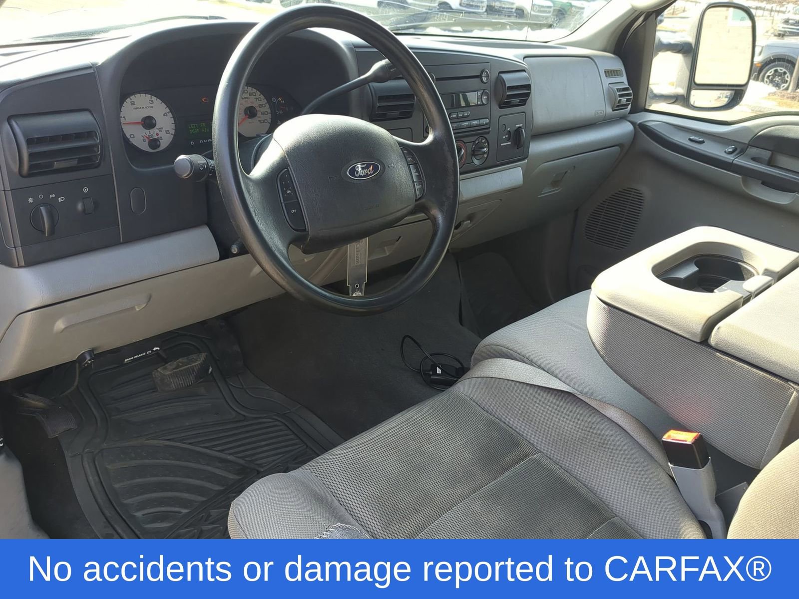 Used 2006 Ford F350 XLT image 2