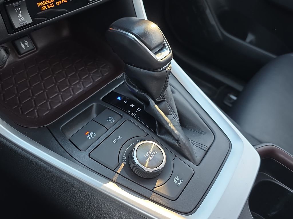 Used 2019 Toyota RAV4 Limited w/ Carpet Mat Package image 26
