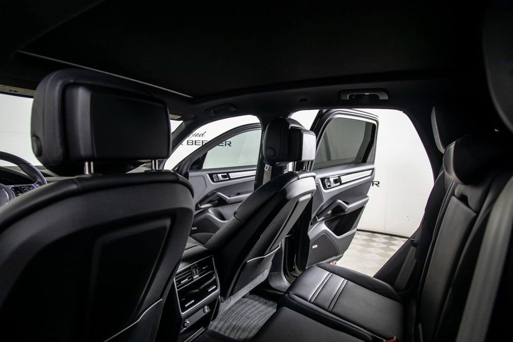 Used 2023 Porsche Cayenne S Platinum w/ Premium Package Plus image 20