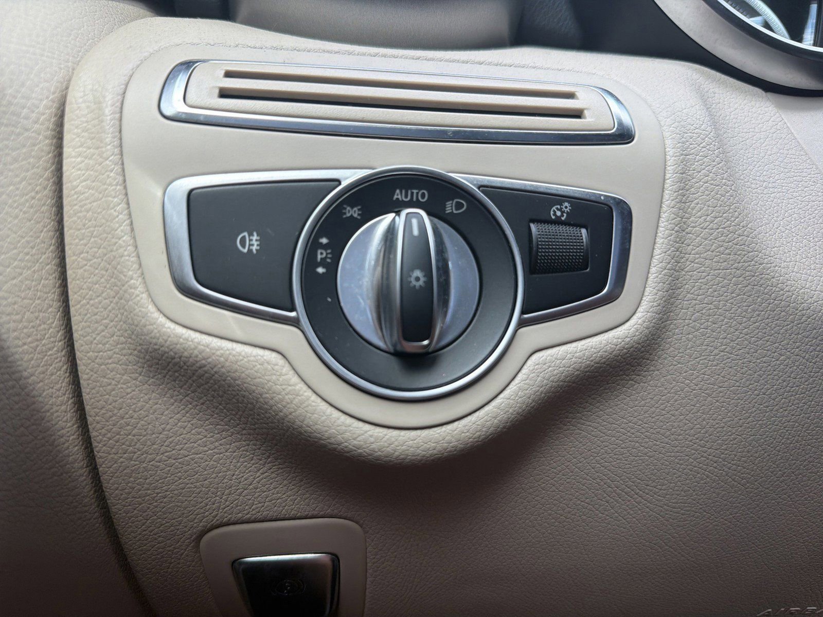 Used 2018 Mercedes-Benz C 300 Sedan image 25