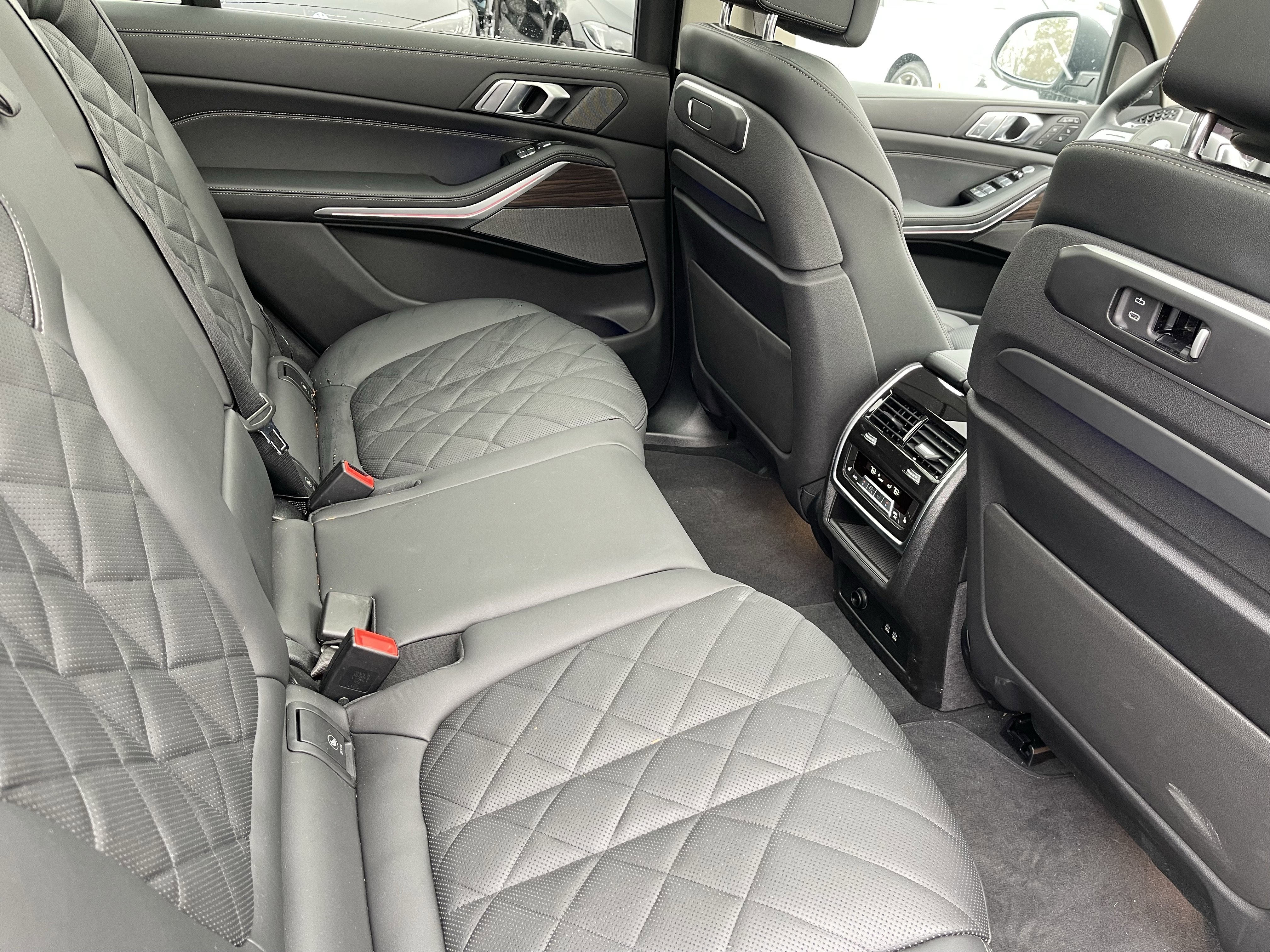 Used 2026 BMW X7 xDrive40i w/ Executive Package image 18