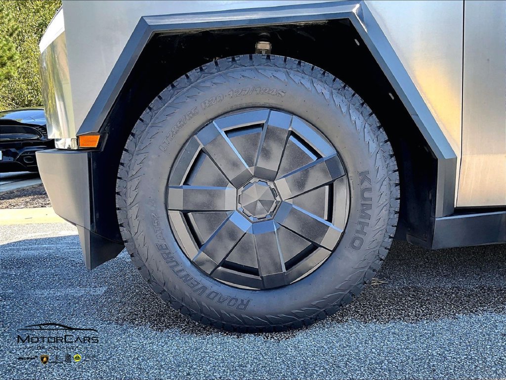 Used 2024 Tesla Cybertruck AWD Crew Cab image 9