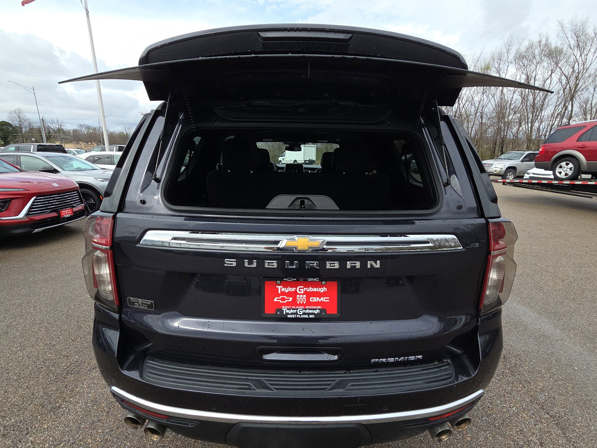 Used 2023 Chevrolet Suburban Premier image 36